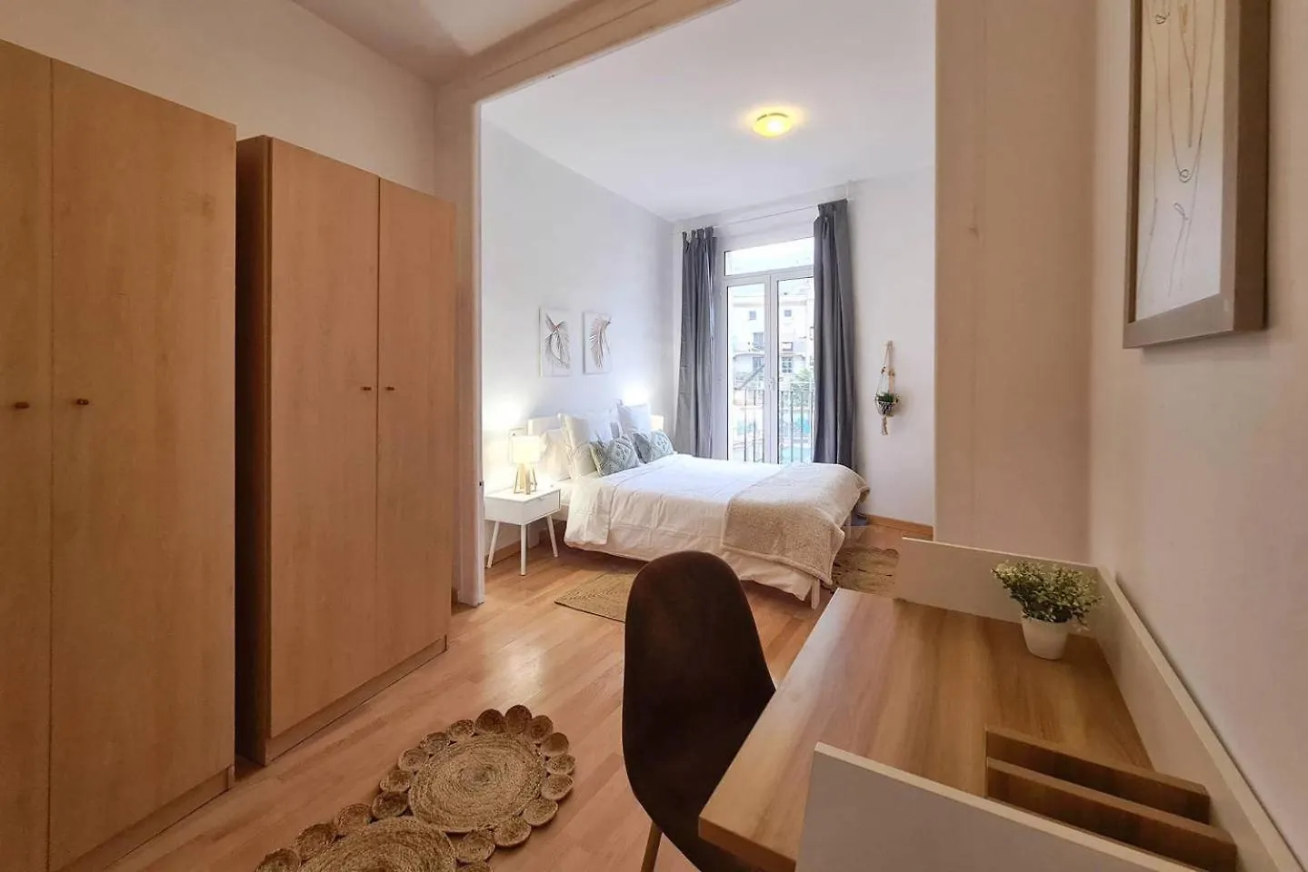 21Ara1085- Fabulous 4Br Apartment In Ciutat Vella Barcelona 0*,