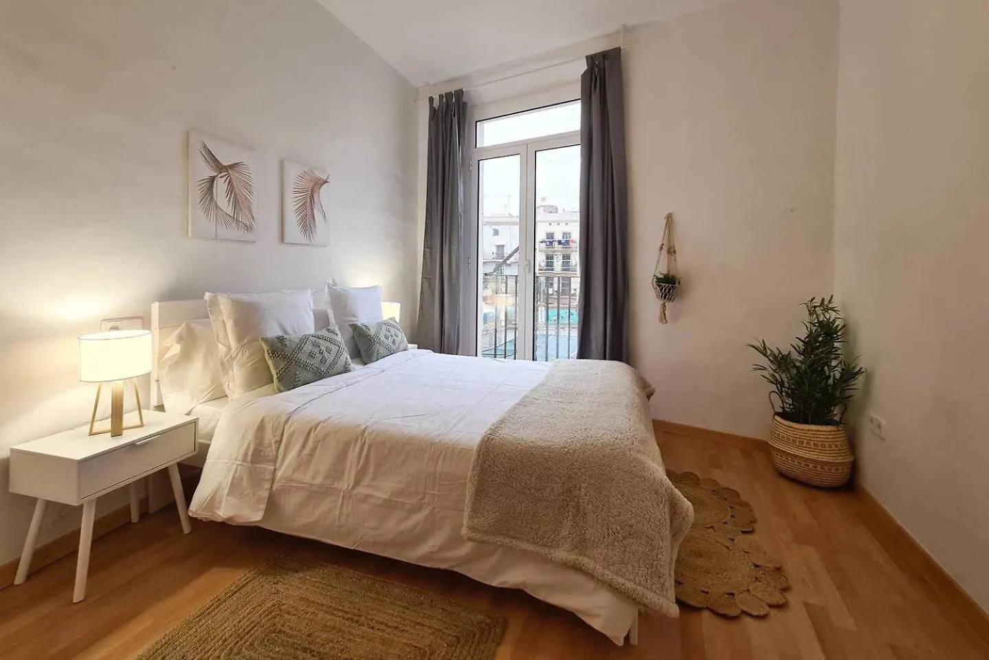 21Ara1085- Fabulous 4Br Apartment In Ciutat Vella Barcelona